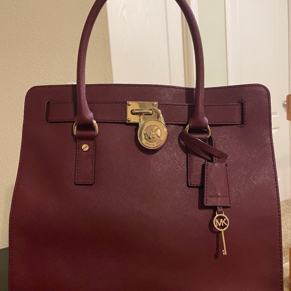 Michael Kors Handbags - Michael Kors Hamilton Tote